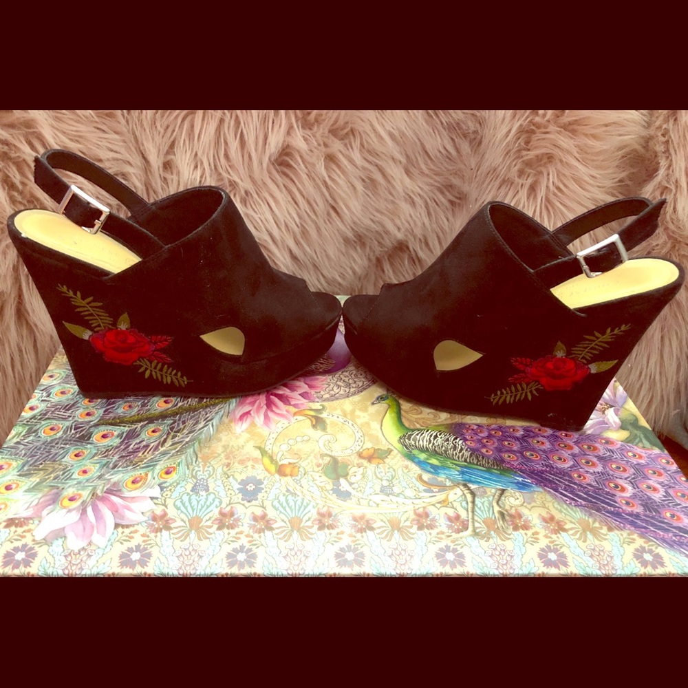 Chinese Laundry peep toe platform shoes